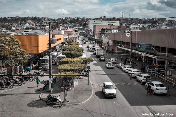 O Declínio Econômico de Candeias: Impactos na Geração de Empregos e Evasão Populacional