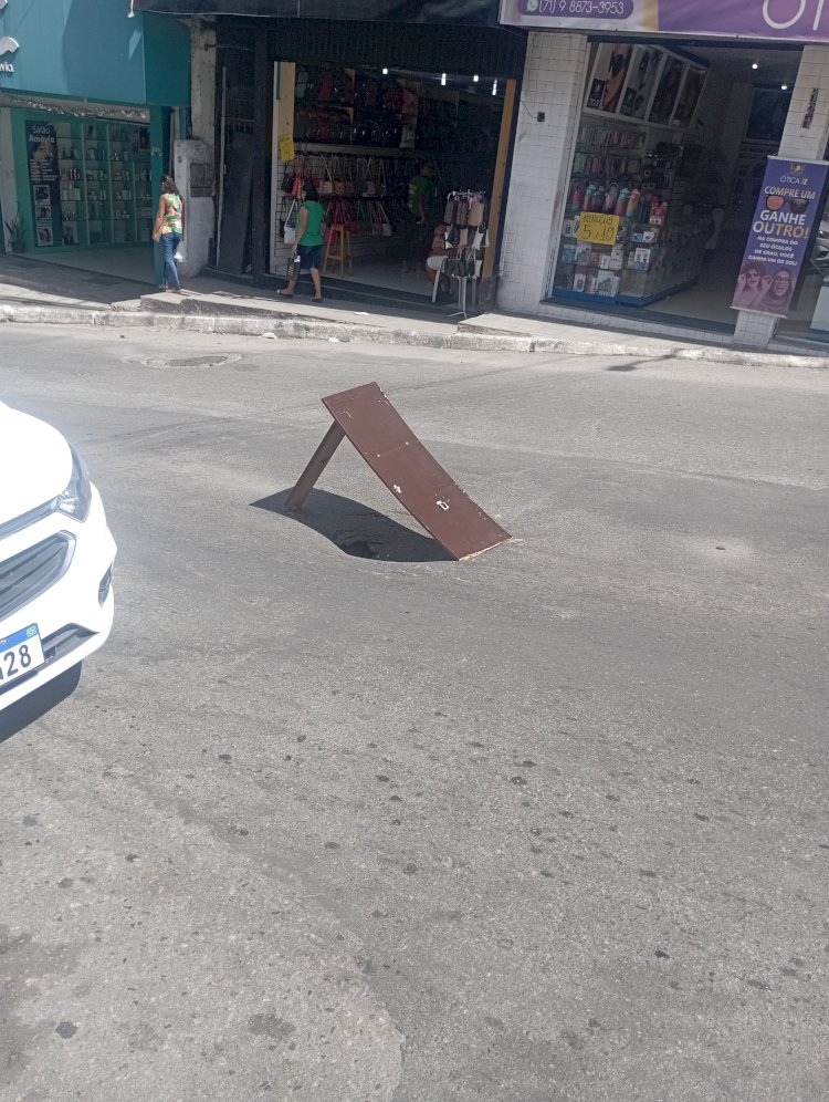 Descaso em Candeias: Vias Esburacadas Prejudicam Comércio e População